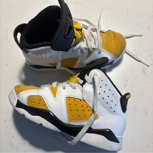 Little Kid's 12c Jordan 6 Retro White/Yellow Ochre-Black DV3605-170